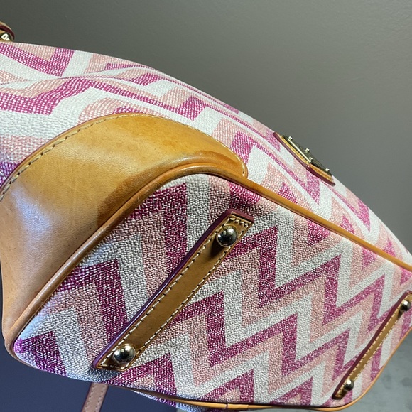 Dooney & Bourke pink chevron tote bag - Picture 11 of 13